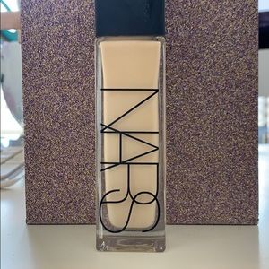 NARS - Natrual Radiant Foundation in Gobi - USED